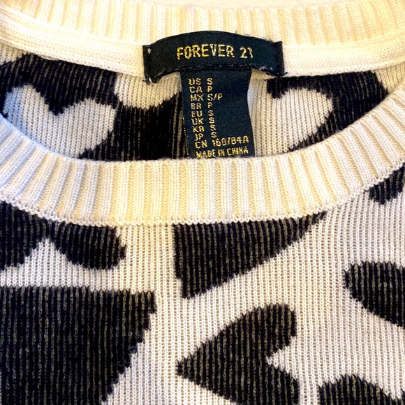 Short sleeve cropped sweater top with hearts, size S black and white - Picture 2 of 2